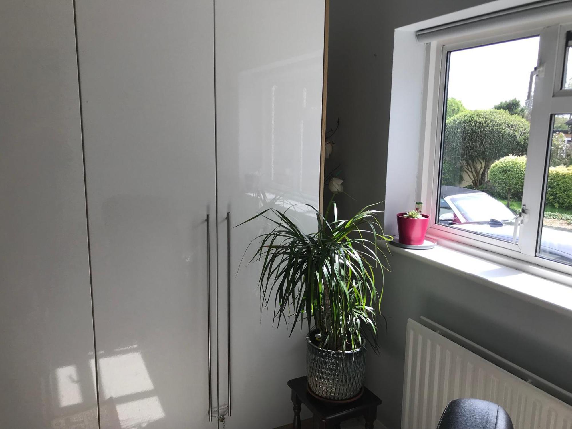 Cozy Double Bedroom In Stunning On River Thames - Near Thorpe Park/royal Holloway University/20mins From Heathrow *