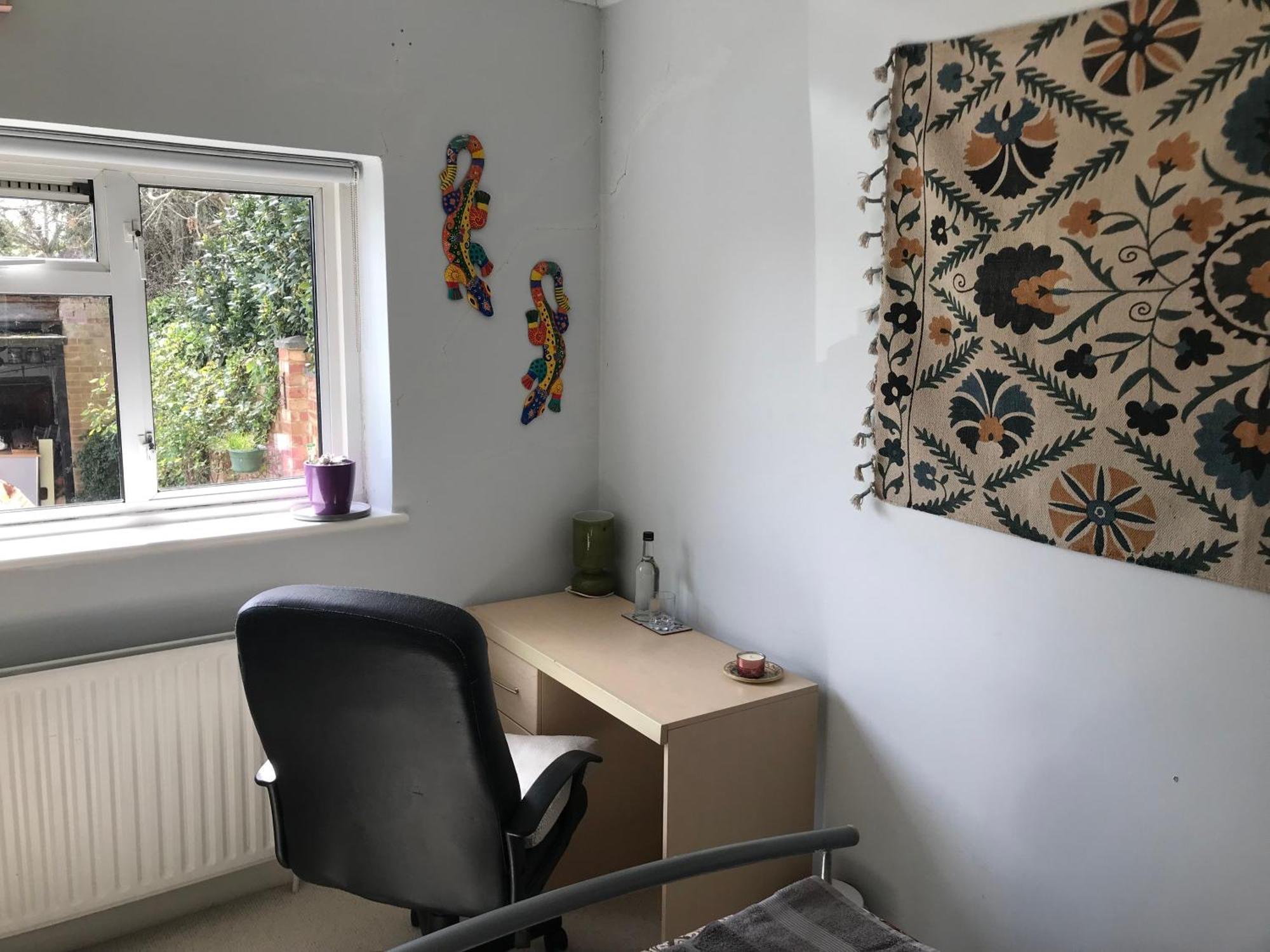 Homestay Cozy Double Bedroom In Stunning On River Thames - Near Thorpe Park/royal Holloway University/20mins From Heathrow Staines-upon-Thames