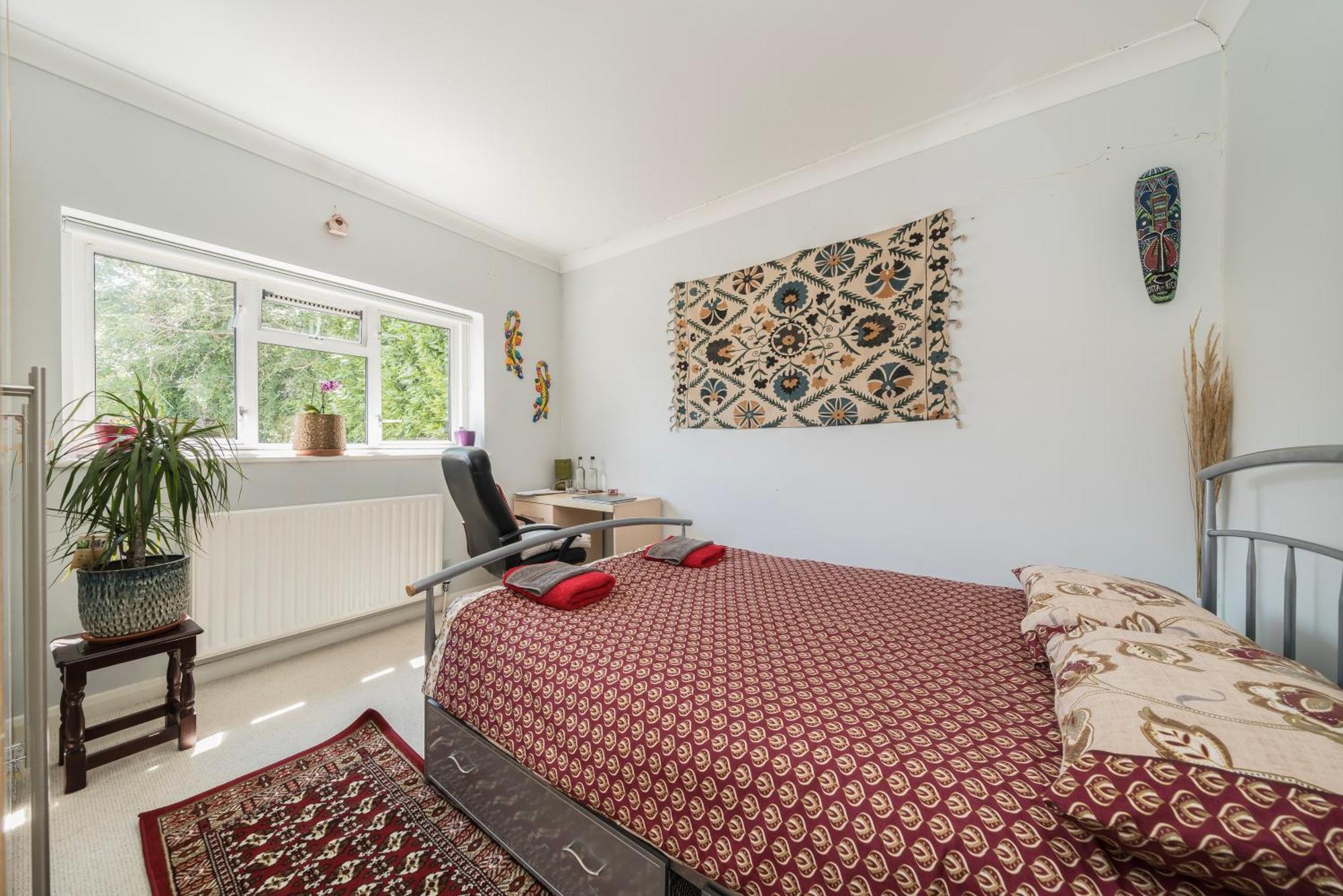 Cozy Double Bedroom In Stunning On River Thames - Near Thorpe Park/royal Holloway University/20mins From Heathrow